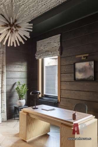 Фото интерьера кабинета деревянного дома в стиле фьюжн