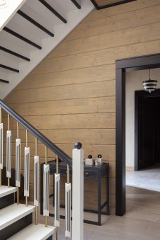 Фото лестницы деревянного дома в стиле фьюжн