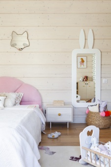 Фото интерьера детской деревянного дома в стиле фьюжн
