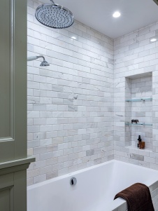 Фото интерьера ванной комнаты квартиры в американском стиле