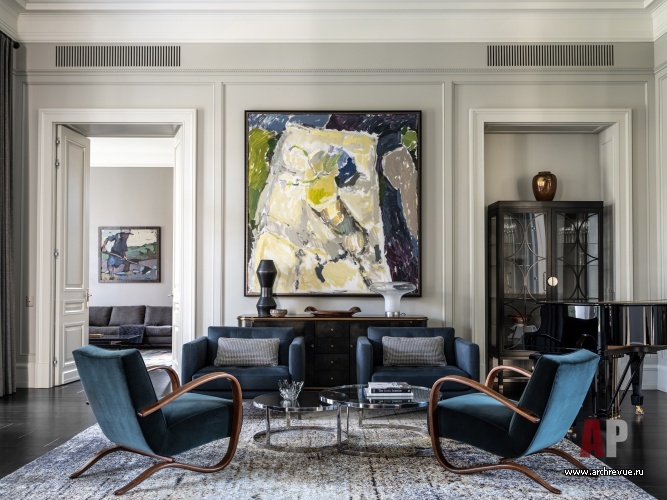 Фото интерьера гостиной дома в стиле неоклассика