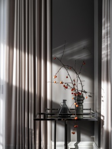 Фото интерьера гостиной дома в стиле неоклассика