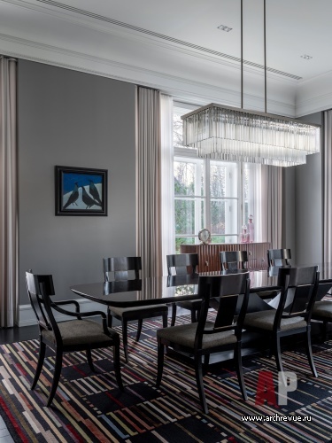 Фото интерьера столовой дома в стиле неоклассика