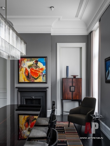 Фото интерьера столовой дома в стиле неоклассика