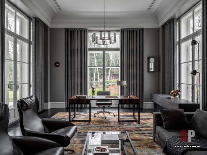 Фото интерьера кабинета дома в стиле неоклассика