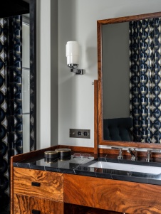 Фото интерьера санузла дома в стиле неоклассика