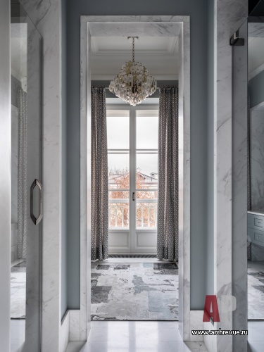 Фото интерьера санузла дома в стиле неоклассика