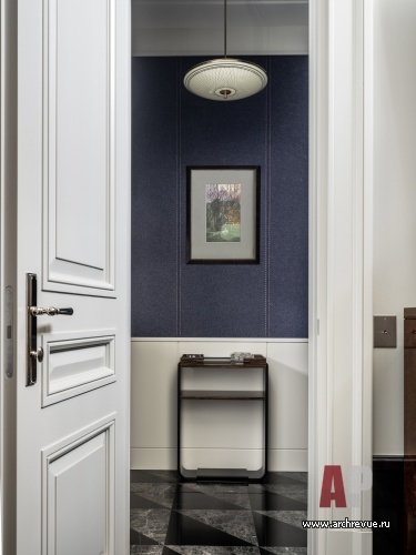 Фото интерьера санузла дома в стиле неоклассика