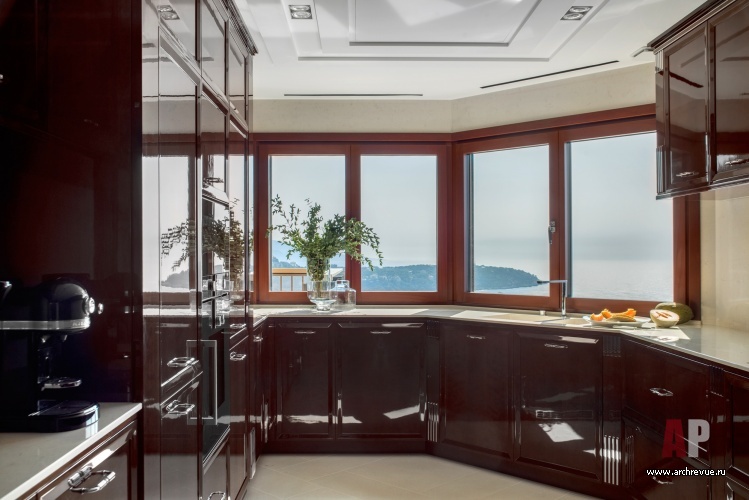 Фото интерьера кухни пентхауса в стиле ар-деко