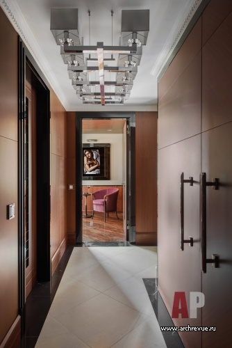 Фото интерьера коридора пентхауса в стиле ар-деко