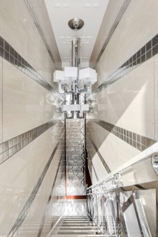 Фото интерьера лестницы пентхауса в стиле ар-деко