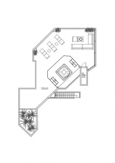 Планировка 2-х этажных апартаментов на море с открытой террасой на крыше. Жилая площадь – 300 кв. м. Площадь террасы – 180 кв. м.