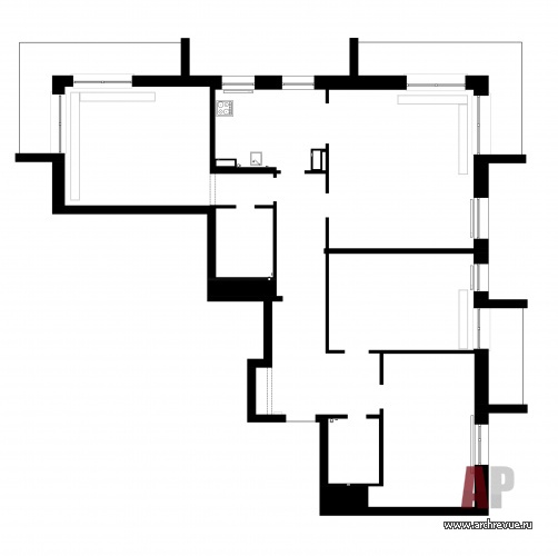 Исходная планировка 4-х комнатной квартиры с балконом и двумя угловыми террасами.
