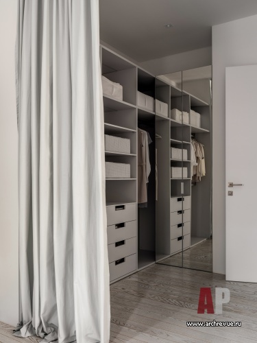 Фото интерьера гардеробной квартиры в стиле минимализм