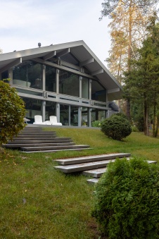 Фото фасада дома в стиле минимализм