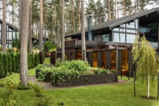 Фото фасада дома в стиле фьюжн