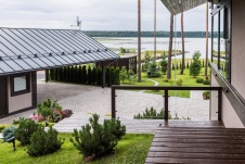 Фото фасада дома в стиле фьюжн