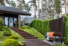 Фото фасада дома в стиле фьюжн