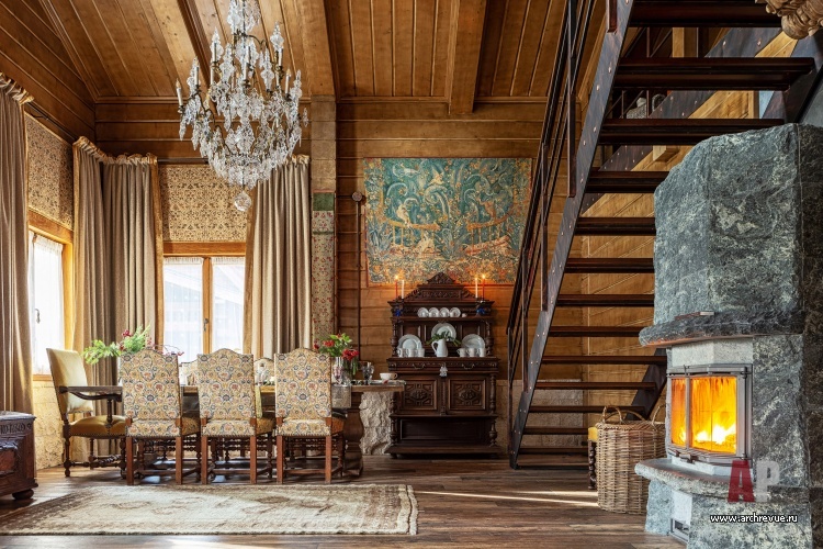 Фото интерьера гостиной деревянного дома в стиле шале Фото интерьера каминной деревянного дома в стиле шале