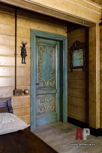 Фото интерьера спальни деревянного дома в стиле шале