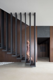 Фото лестницы дома в стиле минимализм