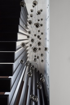 Фото лестницы дома в стиле минимализм