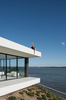 Фото фасада дома в стиле минимализм