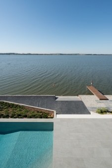 Фото фасада дома в стиле минимализм