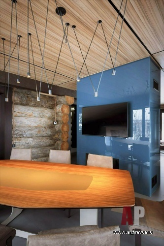 Фото интерьера столовой деревянного дома в современном стиле
