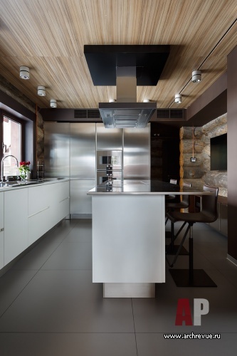 Фото интерьера кухни деревянного дома в современном стиле