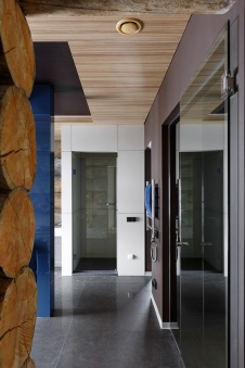 Фото интерьера санузла деревянного дома в современном стиле