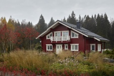 Фото фасада деревянного дома в стиле фьюжн