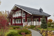 Фото фасада деревянного дома в стиле фьюжн