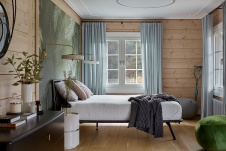 Фото интерьера спальни деревянного дома в стиле фьюжн