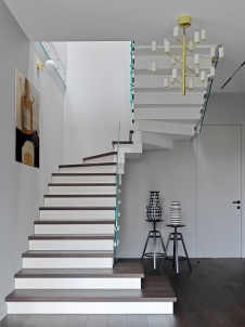 Фото лестницы дома в современном стиле