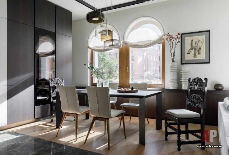 Фото интерьера столовой квартиры в стиле фьюжн