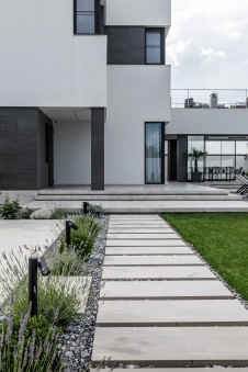 Фото фасада дома в стиле минимализм