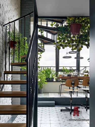 Фото лестницы двухэтажной квартиры в стиле лофт