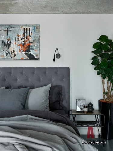 Фото интерьера спальни двухэтажной квартиры в стиле лофт