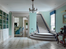 Фото лестницы дома в американском стиле Фото интерьера лестничного холла дома в американском стиле