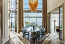 Фото интерьера столовой дома в стиле фьюжн