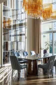 Фото интерьера столовой дома в стиле фьюжн