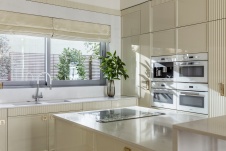 Фото интерьера кухни дома в стиле фьюжн