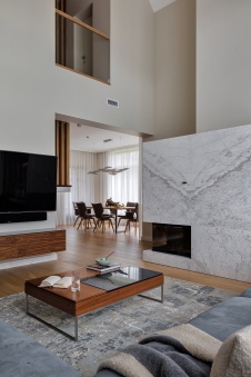 Фото интерьера гостиной дома в стиле минимализм