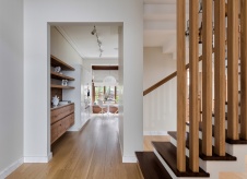 Фото интерьера лестничного холла дома в стиле минимализм