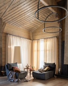 Фото интерьера гостиной деревянного дома в стиле эко