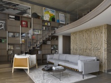 Фото интерьера гостиной квартиры в стиле фьюжн Фото лестницы квартиры в стиле фьюжн
