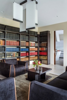 Фото интерьера библиотеки квартиры в стиле минимализм