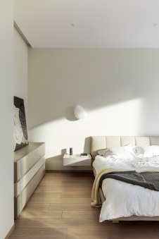 Фото интерьера спальни квартиры в стиле минимализм