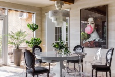 Фото интерьера столовой дома в стиле фьюжн